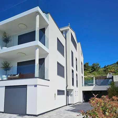Modern Unit With Ocean View